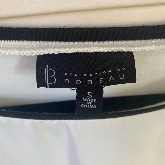 Bobeau Top Cream with Black Piping Trim Short Sleeve Relaxed Fit Size Small - Picture 4 of 5